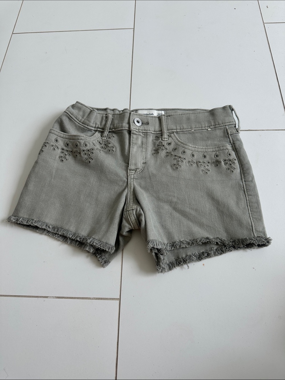 Abercrombie kids 11/12 green sage shorts eyelet
